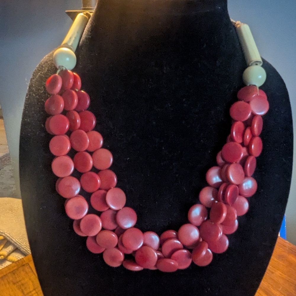 Just beautiful chunky red beaded multi layered necklace adjustable 9-21"